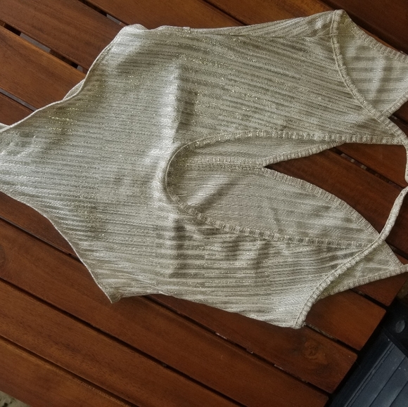 💥 Gold V-Neck Bodysuit 💥 - Picture 4 of 5